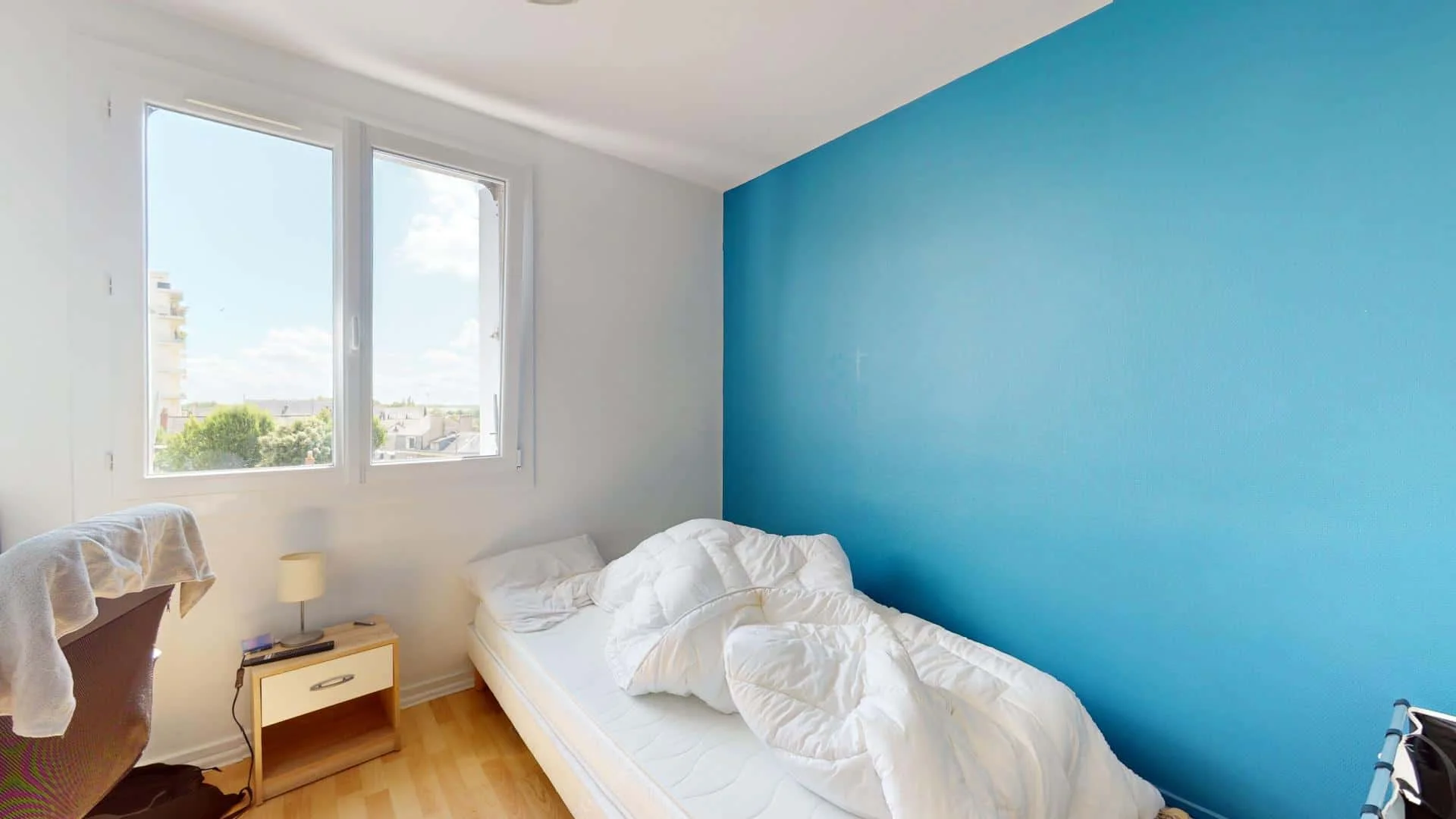Bright and airy student room with easy university access in