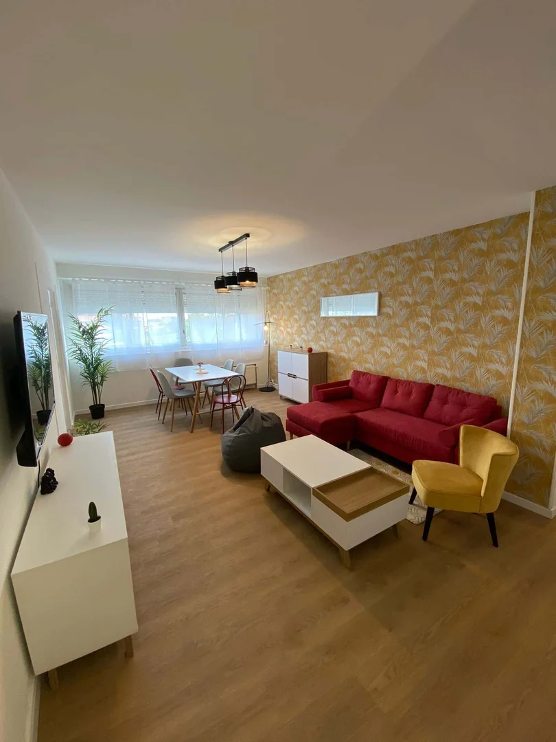 Functional student room perfect for studying in