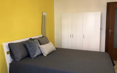 {area} de çift kişilik yataklı kiralık oda