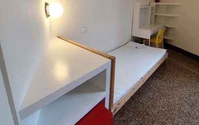 Chambre privée à Via S. Vitale, 40125 Bologna BO, Italy, image 5 de 38