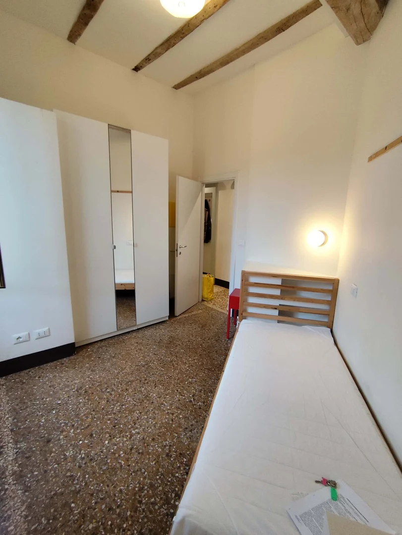 Chambre à louer dans un appartement d'étudiant à , entièrement meublée