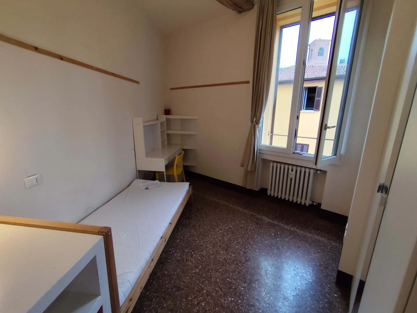 Chambre d'étudiant fonctionnelle parfaite pour étudier dans