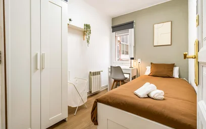 Quarto privado em Carrer de Sant Isidor, 31, 08206 Sabadell, Barcelona, Spagna, imagem 1 de 31