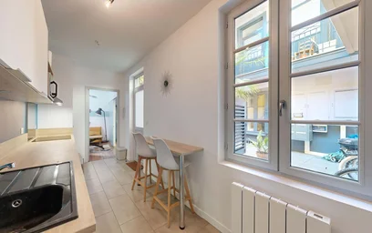 Logement entier à 7 Rue Emile Guichenné, 64000 Pau, France, image 5 de 16