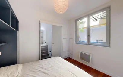 Logement entier à 7 Rue Emile Guichenné, 64000 Pau, France, image 8 de 16