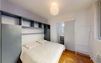 Logement entier à 7 Rue Emile Guichenné, 64000 Pau, France, image 10 de 16