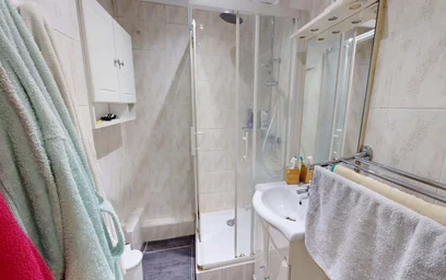 Habitación privada en 35 Ave. Washington, 38100 Grenoble, France, imagen 11 de 18