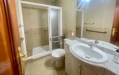 Private room at C. Valdemoro, 18, pta 28, 28901 Getafe, Madrid, Spain, image 5 of 11