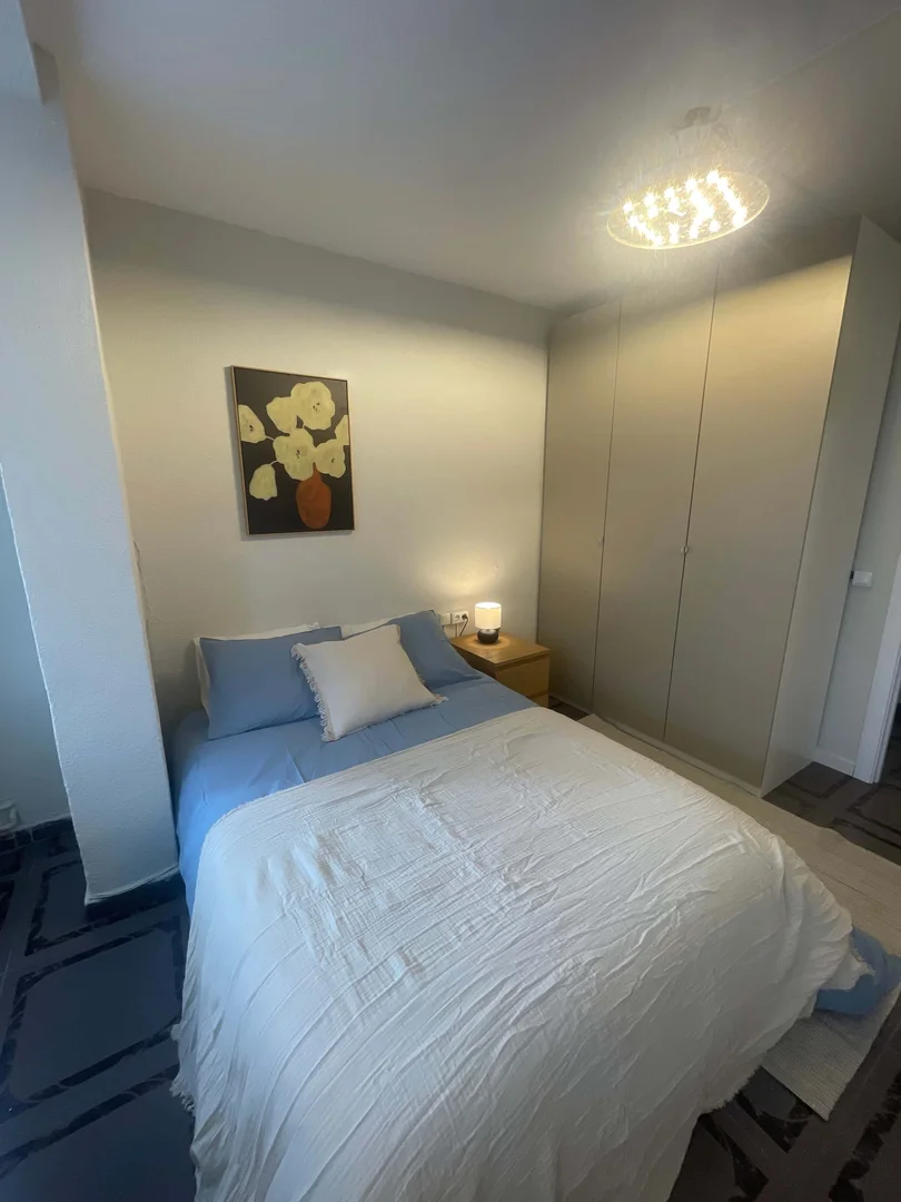 Room for rent in student apartment in , fully furnished