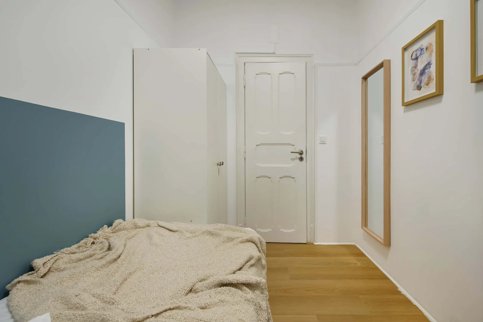Cozy room for students available in