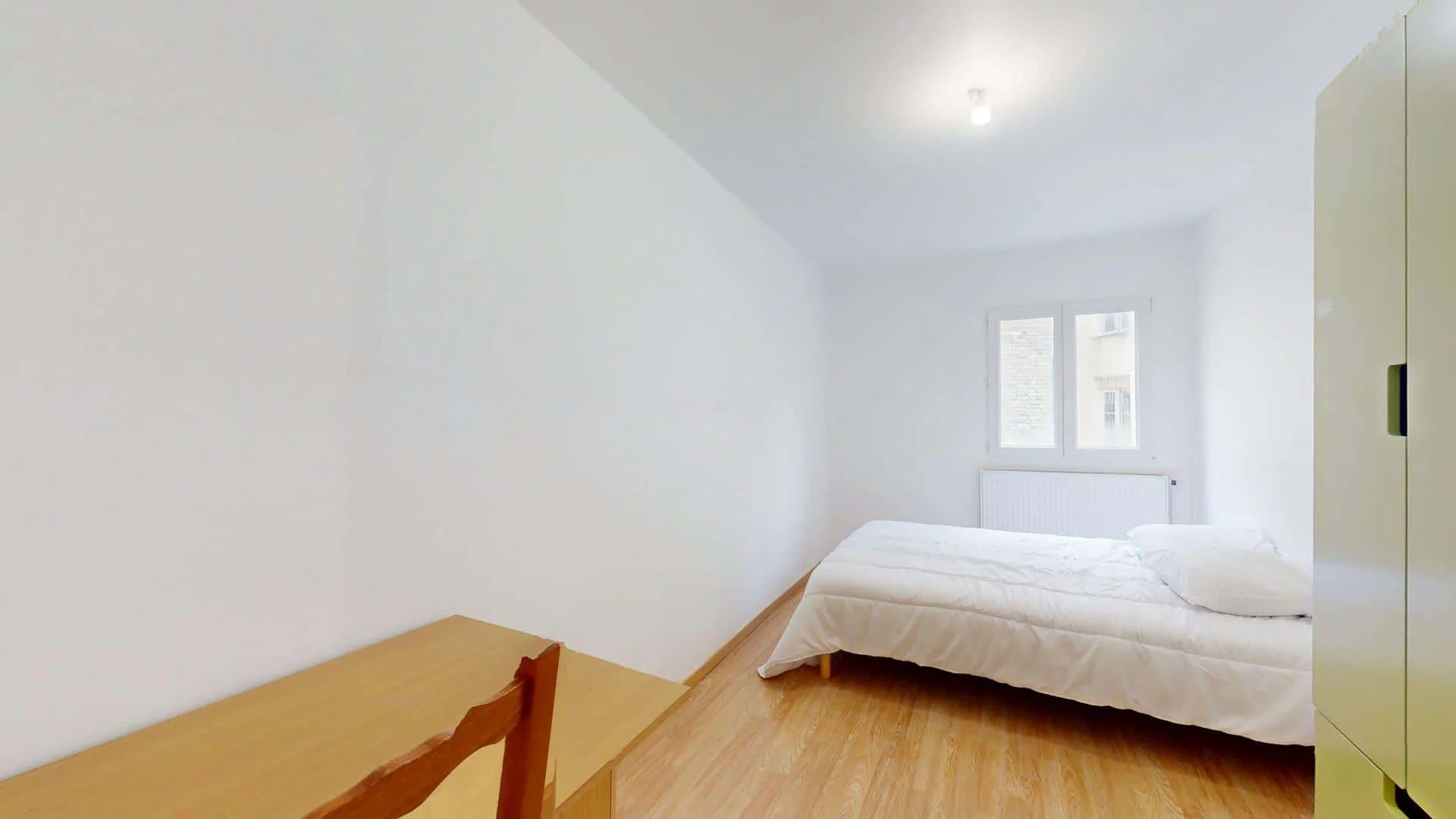 Chambre d'étudiant économique avec emplacement pratique dans 