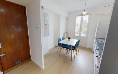 Appartamento intero in 46 bis Av. Aristide Briand, 38600 Fontaine, France, immagine 2 di 23