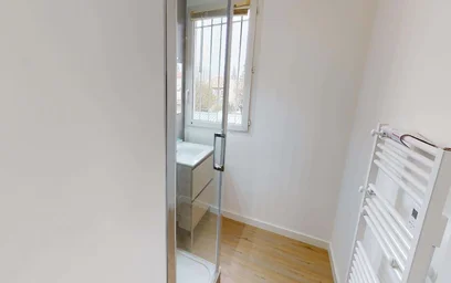 Appartamento intero in 46 bis Av. Aristide Briand, 38600 Fontaine, France, immagine 11 di 23