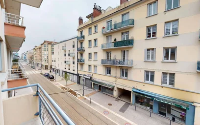 Appartamento intero in 46 bis Av. Aristide Briand, 38600 Fontaine, France, immagine 15 di 23