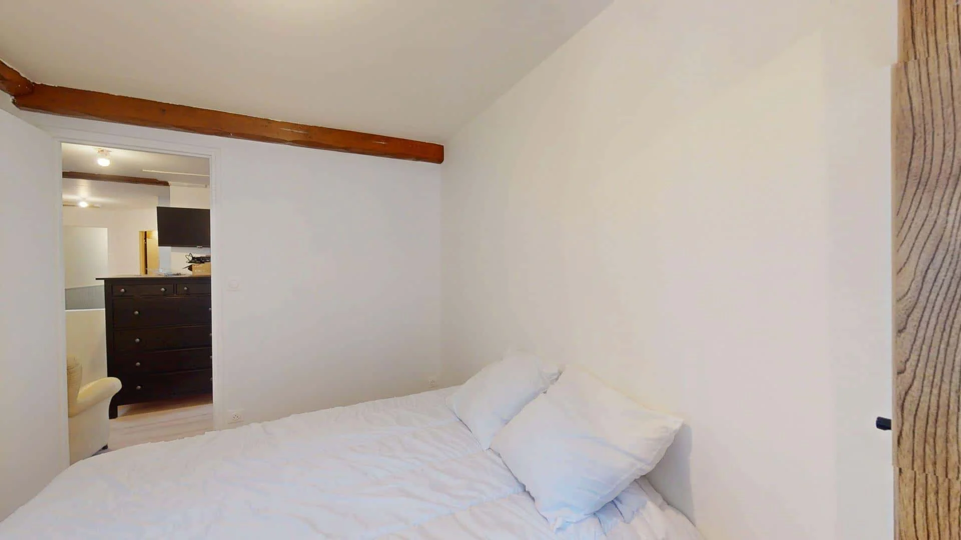 Chambre confortable pour étudiants disponible dans 