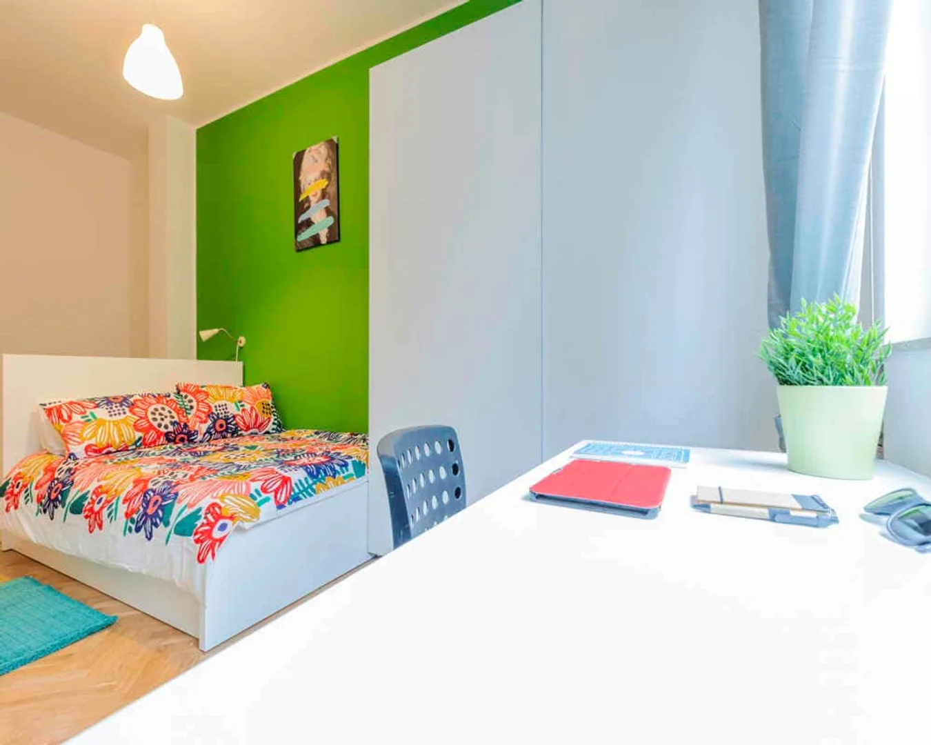 Chambre confortable pour étudiants disponible dans