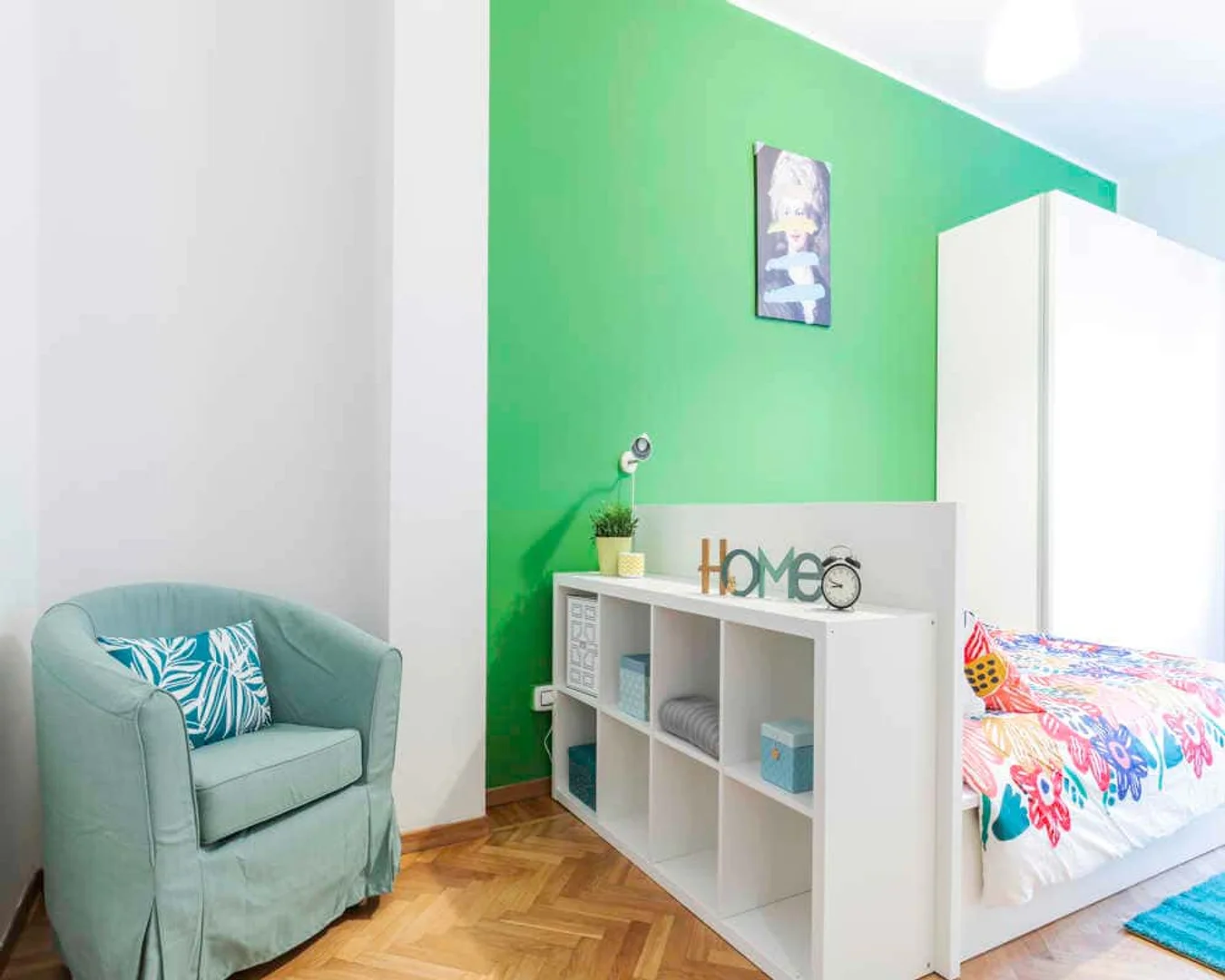 Chambre d'étudiant à avec espace d'étude et installations communes