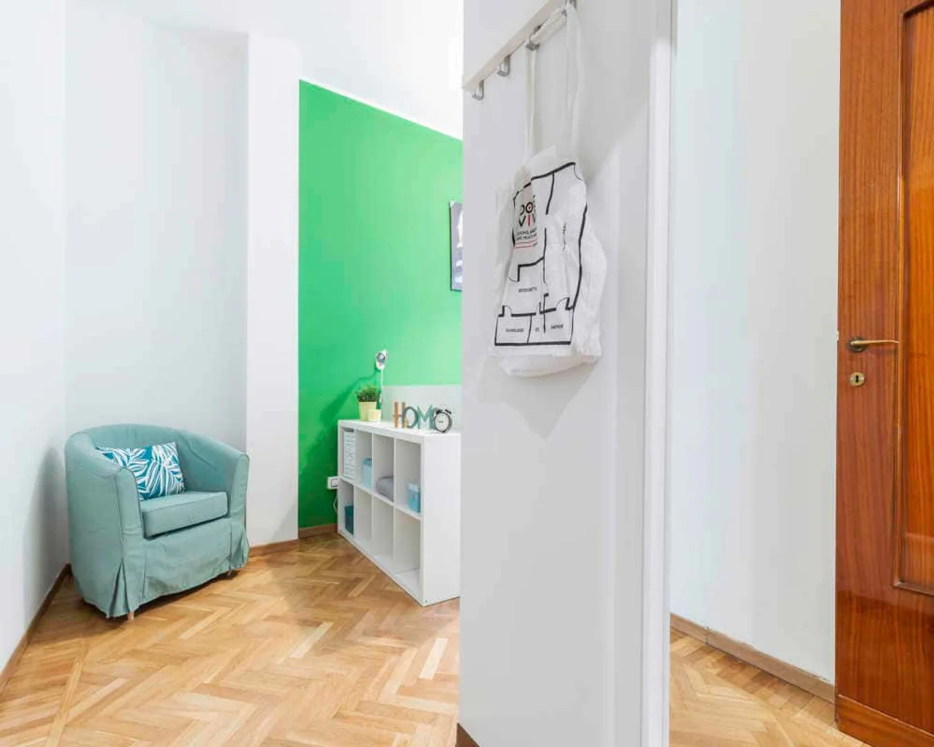 Chambre conviviale pour les étudiants dans avec des équipements modernes