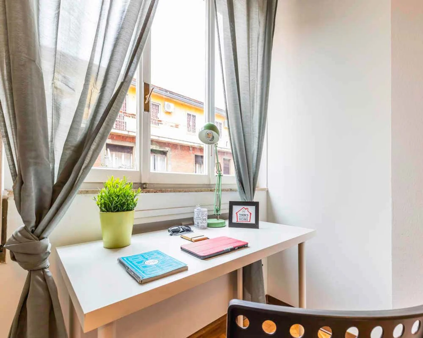 Chambre d'étudiant à avec espace d'étude et installations communes