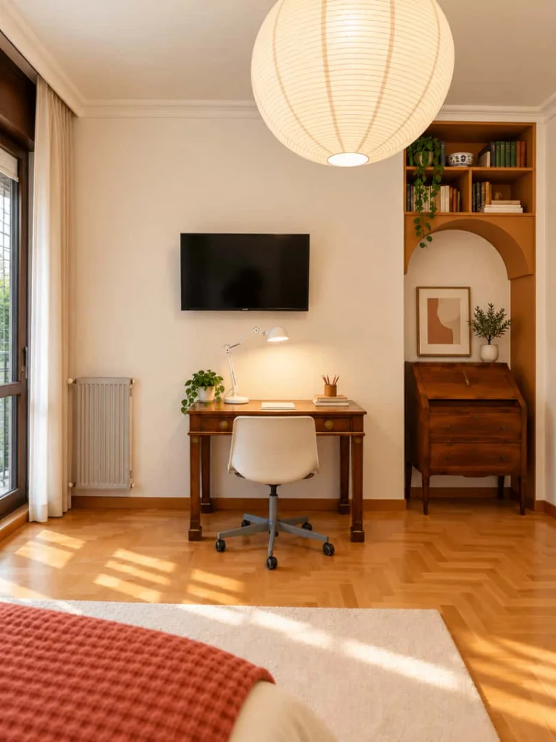 Stanza per studenti luminosa e ariosa con facile accesso all'università a 