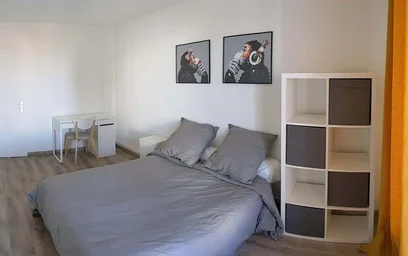 Cheap private room in {area}