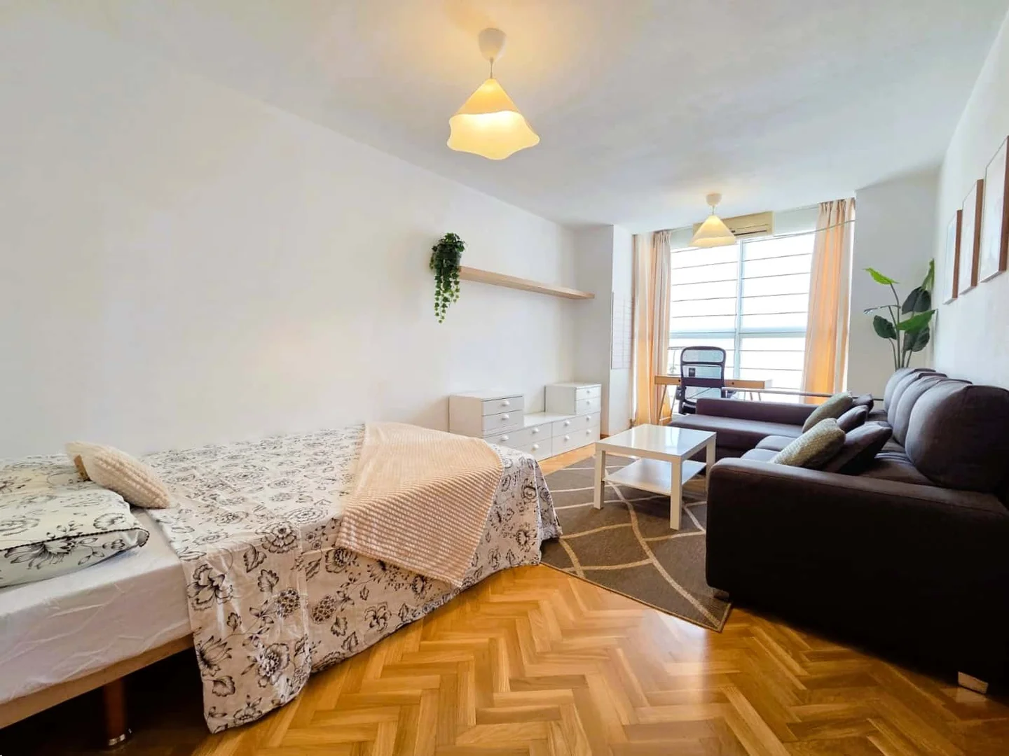 Student-friendly room in  with modern amenities
