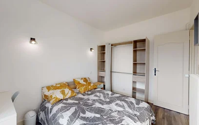 Habitación privada en 1 Bis Av. d'Ossau, 64000 Pau, France, imagen 3 de 19