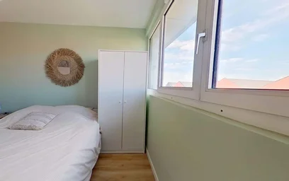 Chambre privée à 37 Rue de Pressensé, 76600 Le Havre, France, image 4 de 16