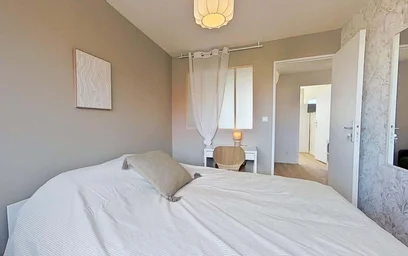 Chambre privée à 41 Rue de Pressensé, 76600 Le Havre, France, image 2 de 14