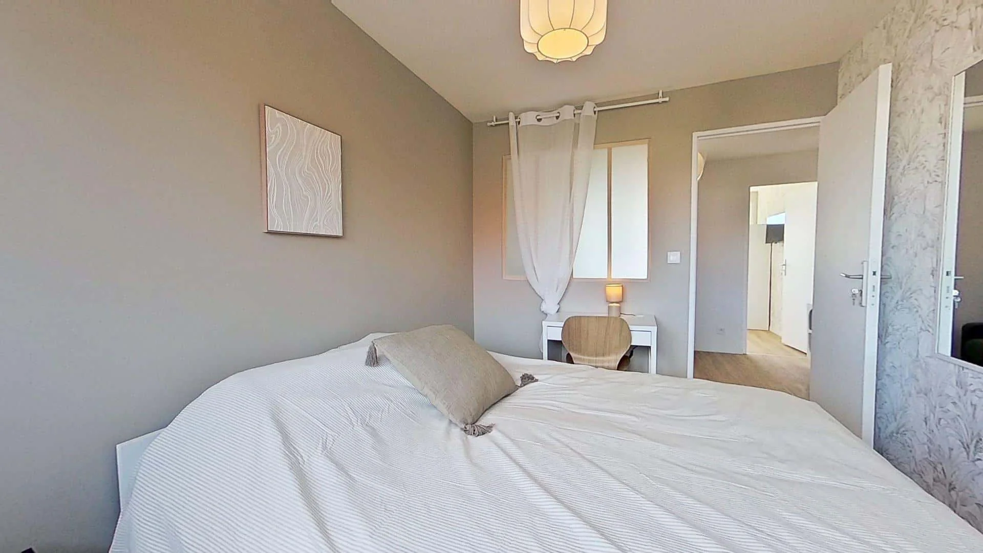 Chambre confortable pour étudiants disponible dans 