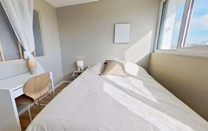 Chambre privée à 41 Rue de Pressensé, 76600 Le Havre, France, image 3 de 13