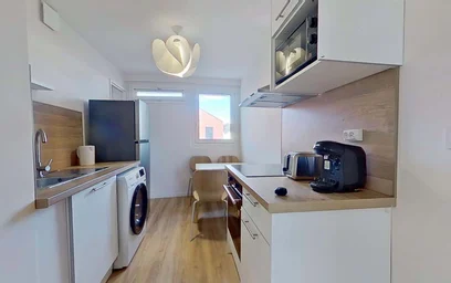 Chambre privée à 41 Rue de Pressensé, 76600 Le Havre, France, image 8 de 13