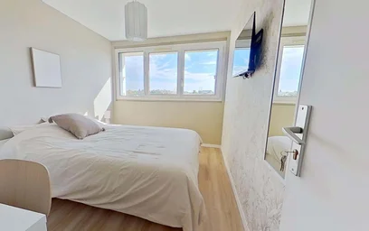 Chambre privée à 41 Rue de Pressensé, 76600 Le Havre, France, image 3 de 12