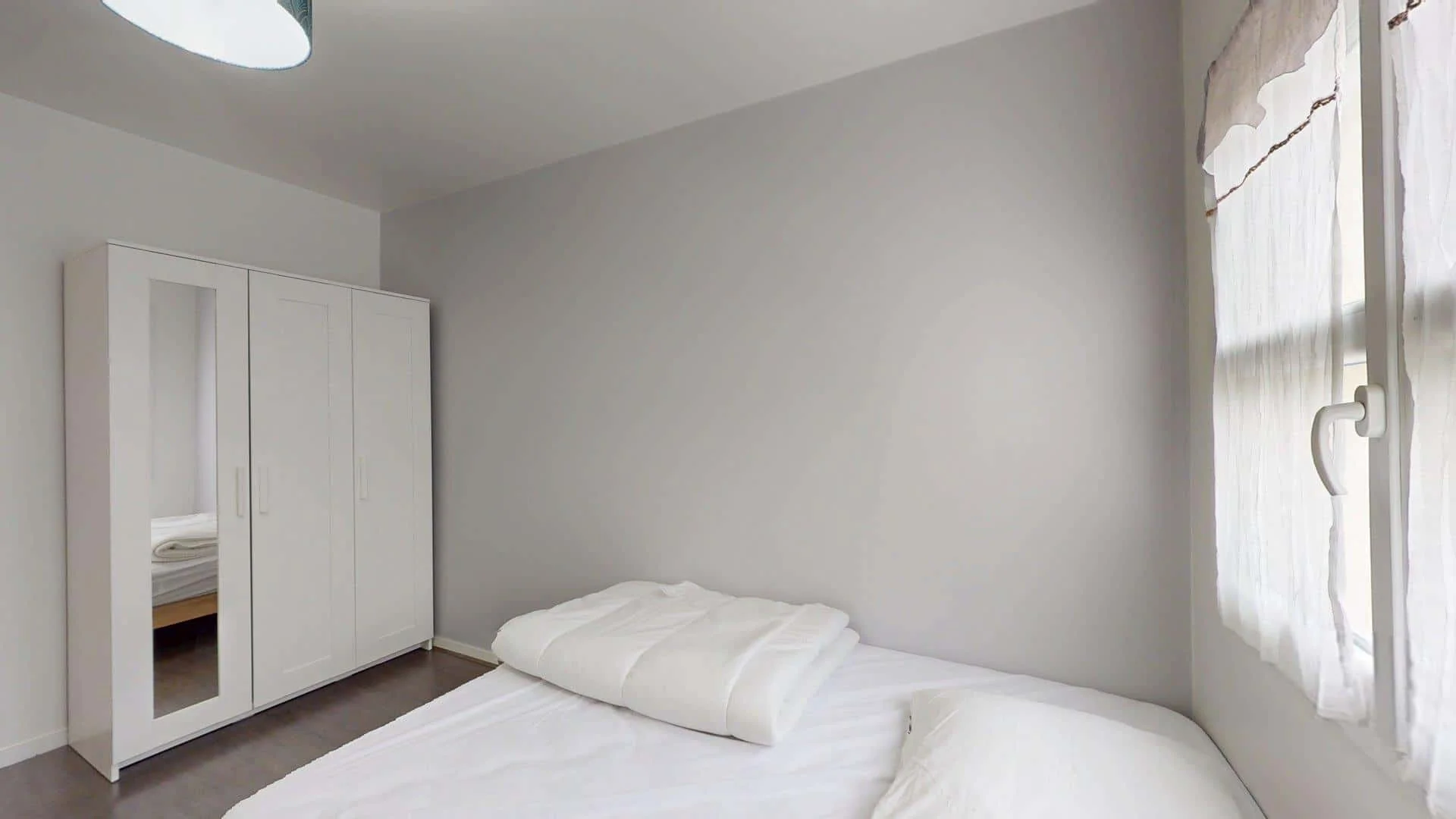 Chambre confortable pour étudiants disponible dans