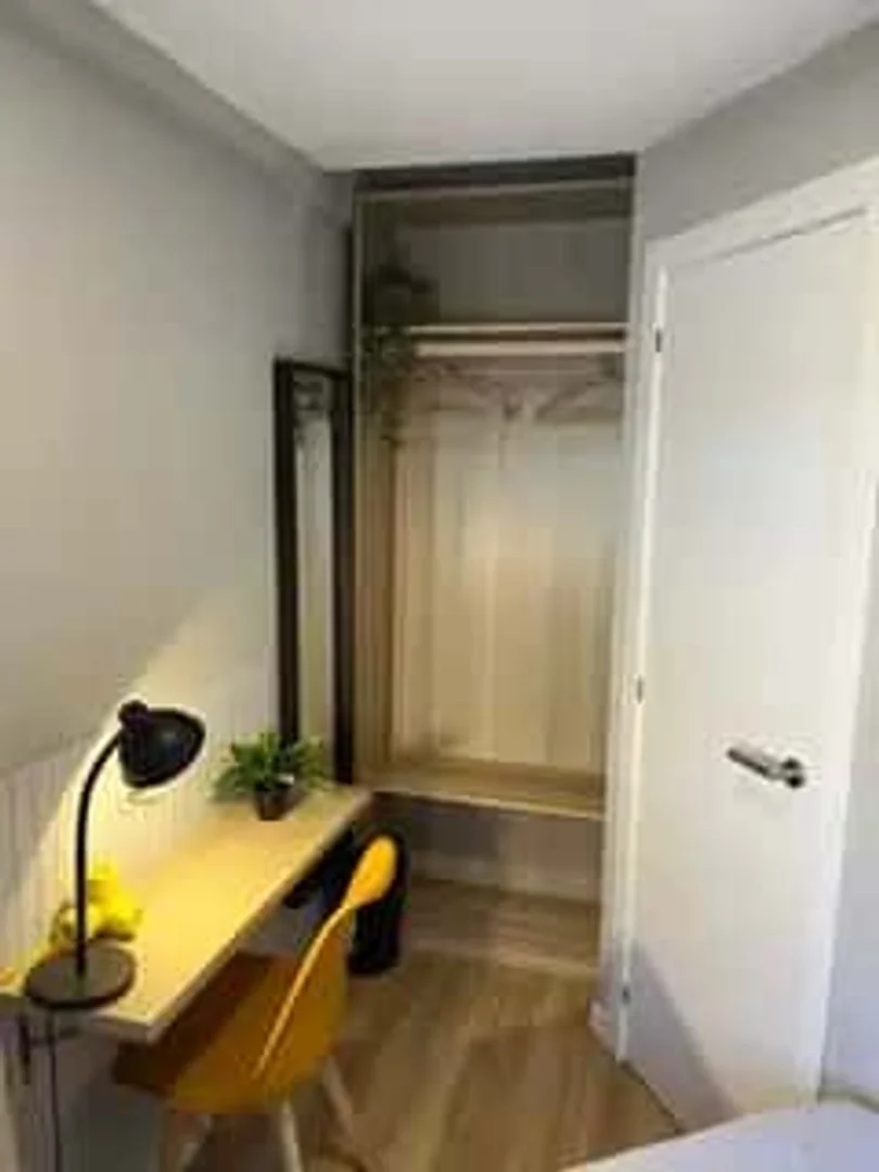 Chambre d'étudiant économique avec emplacement pratique dans 