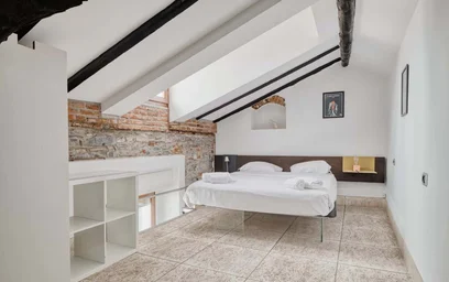 Dairenin tamamı konumu Via Armando Diaz, 11, 22100 Como CO, Italy, 13 23 görüntüsü
