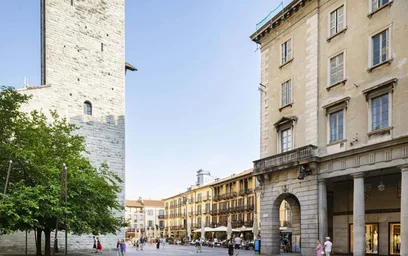 Dairenin tamamı konumu Piazza del Duomo, 17, 22100 Como CO, Italy, 24 27 görüntüsü