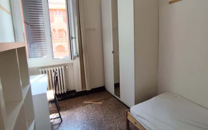 Chambre privée à Via S. Vitale, 40125 Bologna BO, Italy, image 2 de 22