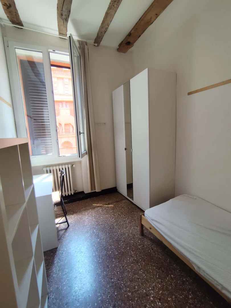 Chambre conviviale pour les étudiants dans avec des équipements modernes