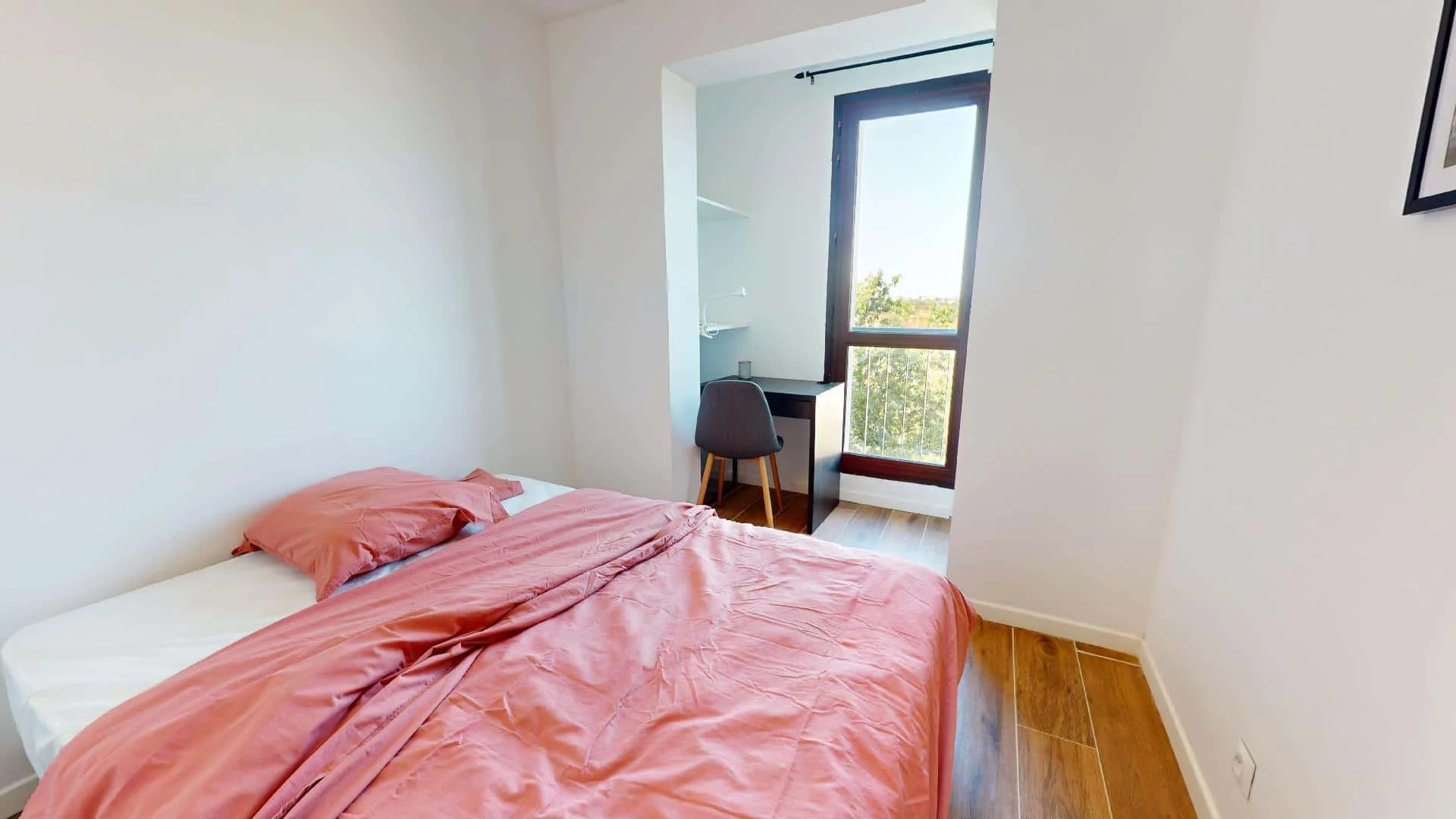 Habitación estudiantil amplia y cómoda en 