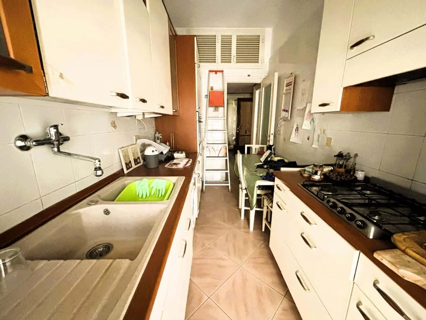 Zimmer in Studentenwohnung in  zu vermieten, voll möbliert