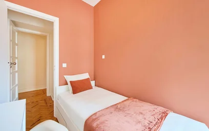 Chambre privée à R. José Falcão 57, 1000-184 Lisboa, Portugal, image 2 de 19