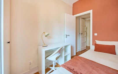 Chambre privée à R. José Falcão 57, 1000-184 Lisboa, Portugal, image 3 de 19