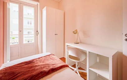 Chambre privée à R. José Falcão 57, 1000-184 Lisboa, Portugal, image 5 de 19