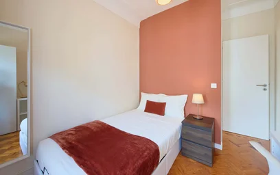 Chambre privée à R. José Falcão 57, 1000-184 Lisboa, Portugal, image 1 de 17