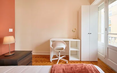 Chambre privée à R. José Falcão 57, 1000-184 Lisboa, Portugal, image 2 de 17