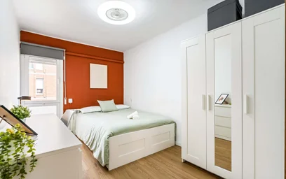 Quarto privado em Carrer de Sant Isidor, 31, 08206 Sabadell, Barcelona, Spagna, imagem 1 de 31