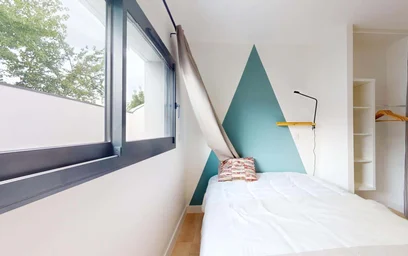 Private room at 17 Rue Louis Mie, 33000 Bordeaux, France, image 5 of 15