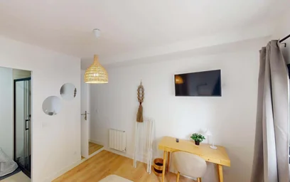 Private room at 17 Rue Louis Mie, 33000 Bordeaux, France, image 7 of 15