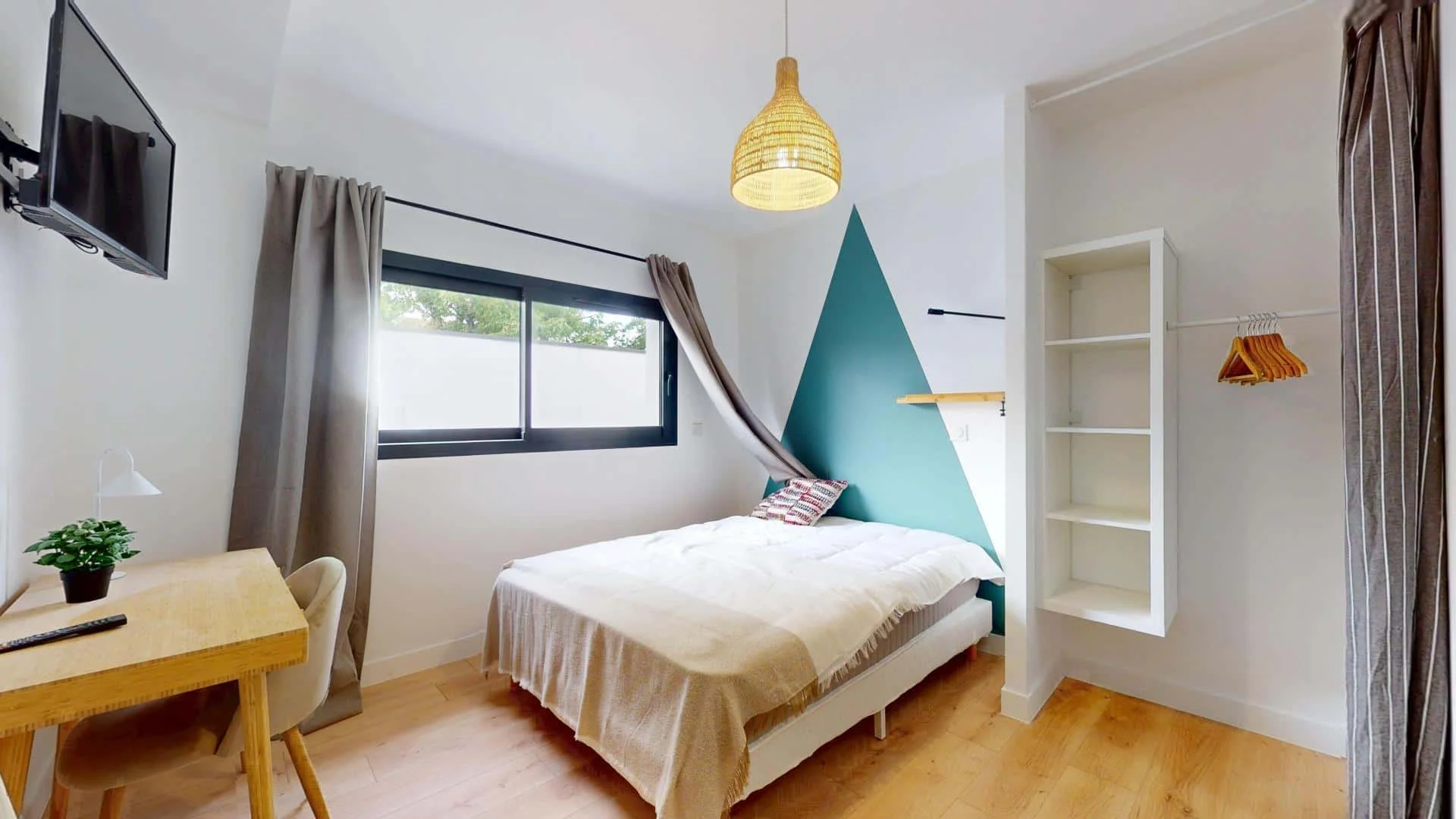 Budget-friendly student room close to campus in 